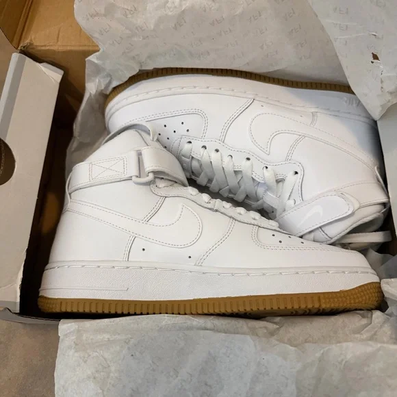 NEW IN BOX Nike Air Force 1 High - White Gum (GS) - Picture 2 of 6